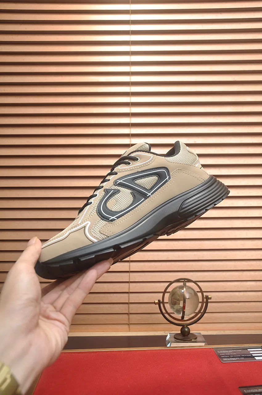 Men's men's shoes 💰: 500💶 (top original order) Brand: Dior (Dior) Standard code: Men's code 38-44 (45 customized) Grade: Same as the official website Material: Top original cowhide spliced ​​together Original wear-resistant and lightweight outsole Style category: Fashionable casual shoes Distinguished luxury brand elements top luxury Color: Actual picture color